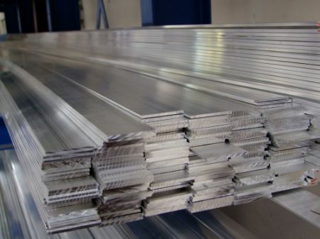 Obrázek pro kategorii Ploché a čtvercové tyče