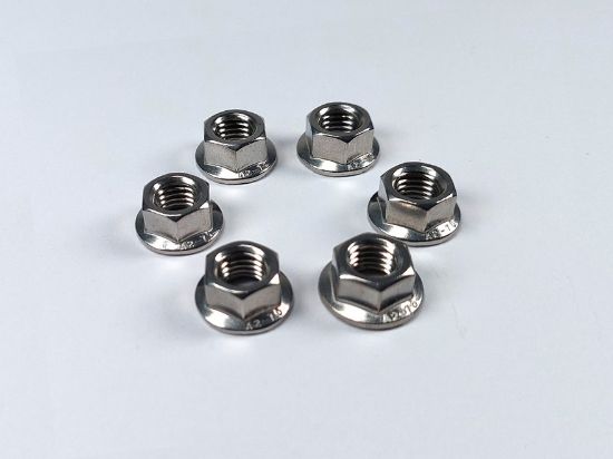 Obrázek Matice s límcem M8